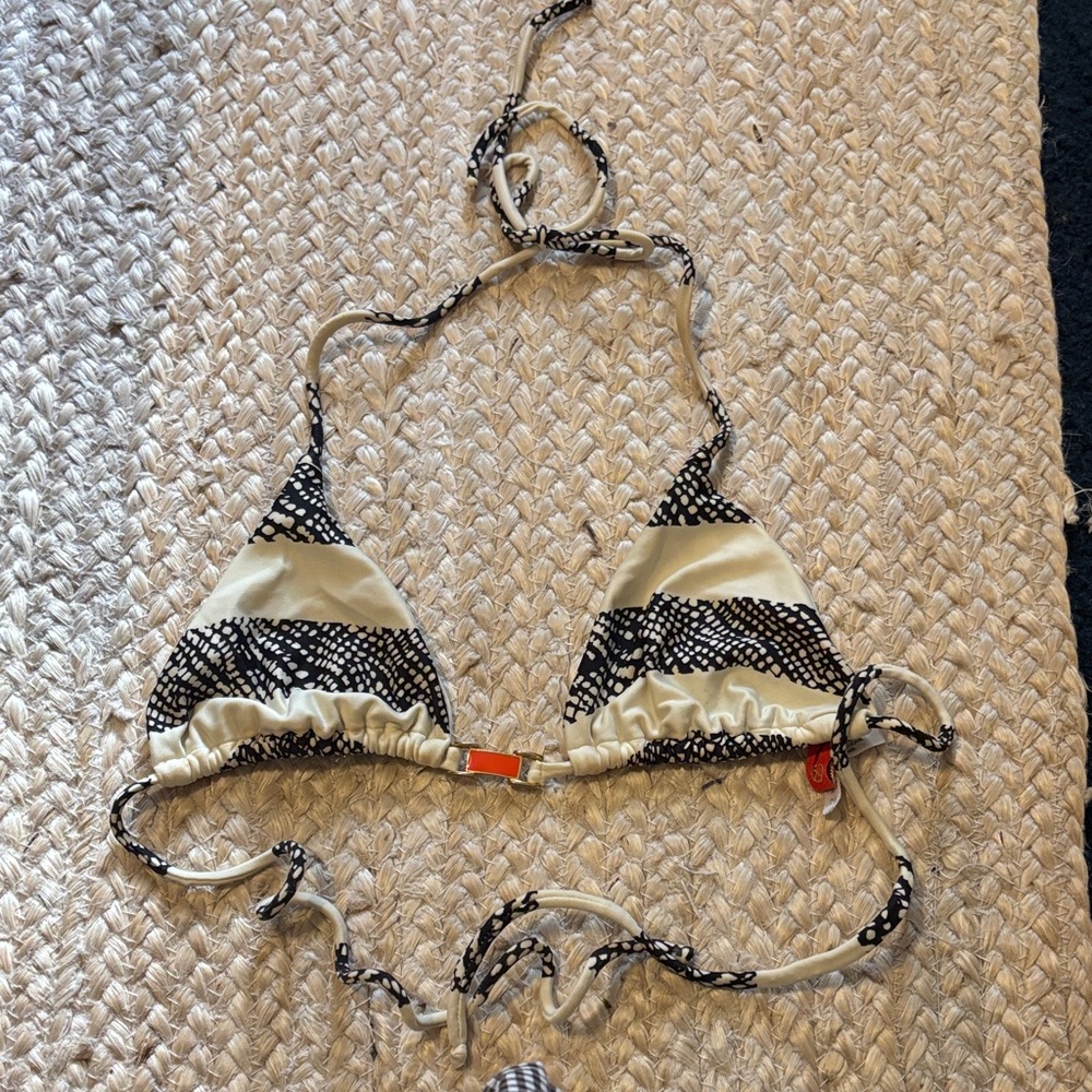 Vix Navy and Cream Triangle Bikini Top